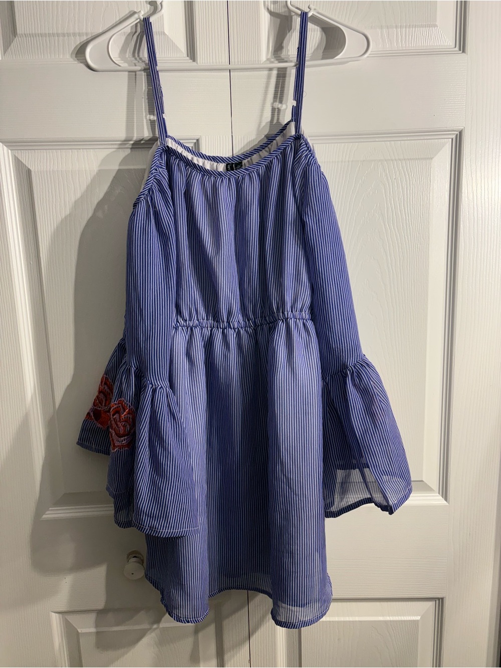Love Ari Striped Cold Shoulder Bell Sleeve Floral Embroidered Boho Dress L (A4)